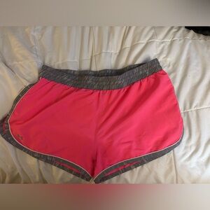 Under Armour Women’s Shorts size large